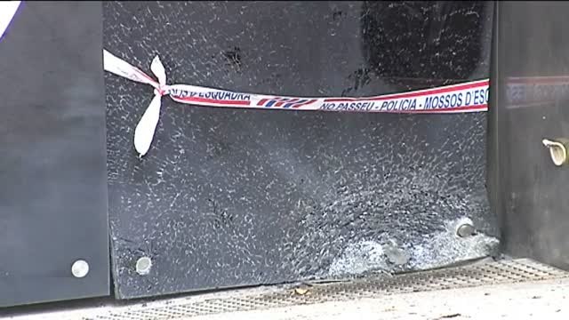 Los Mossos d'Esquadra investigan una explosión en un concesionario de Barcelona