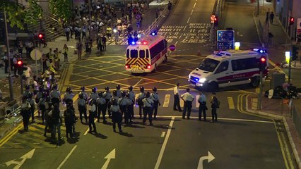 الشرطة تهدد بالتحرك بعد إغلاق مقرّ قيادتها من قبل متظاهرين في هونغ كونغ