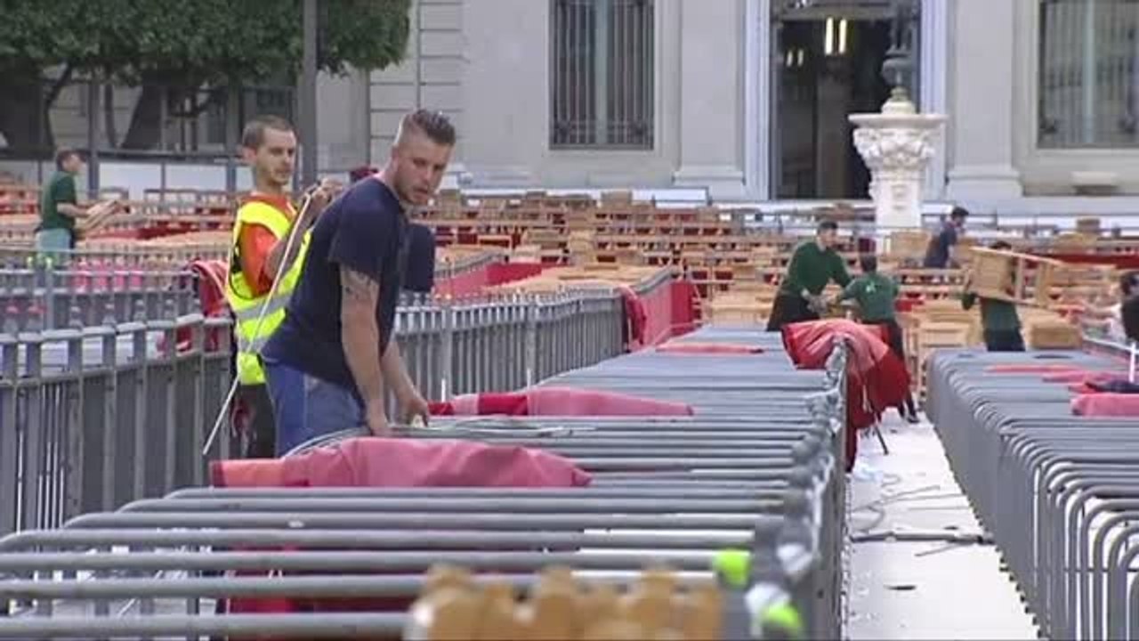 Las calles de Sevilla recuperan poco a poco la normalidad tras la Semana Santa