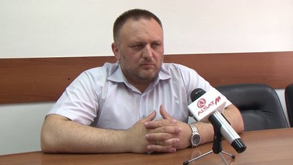 Shkollat në Tetovë hapin dyert e oborreve për parkimin e veturave