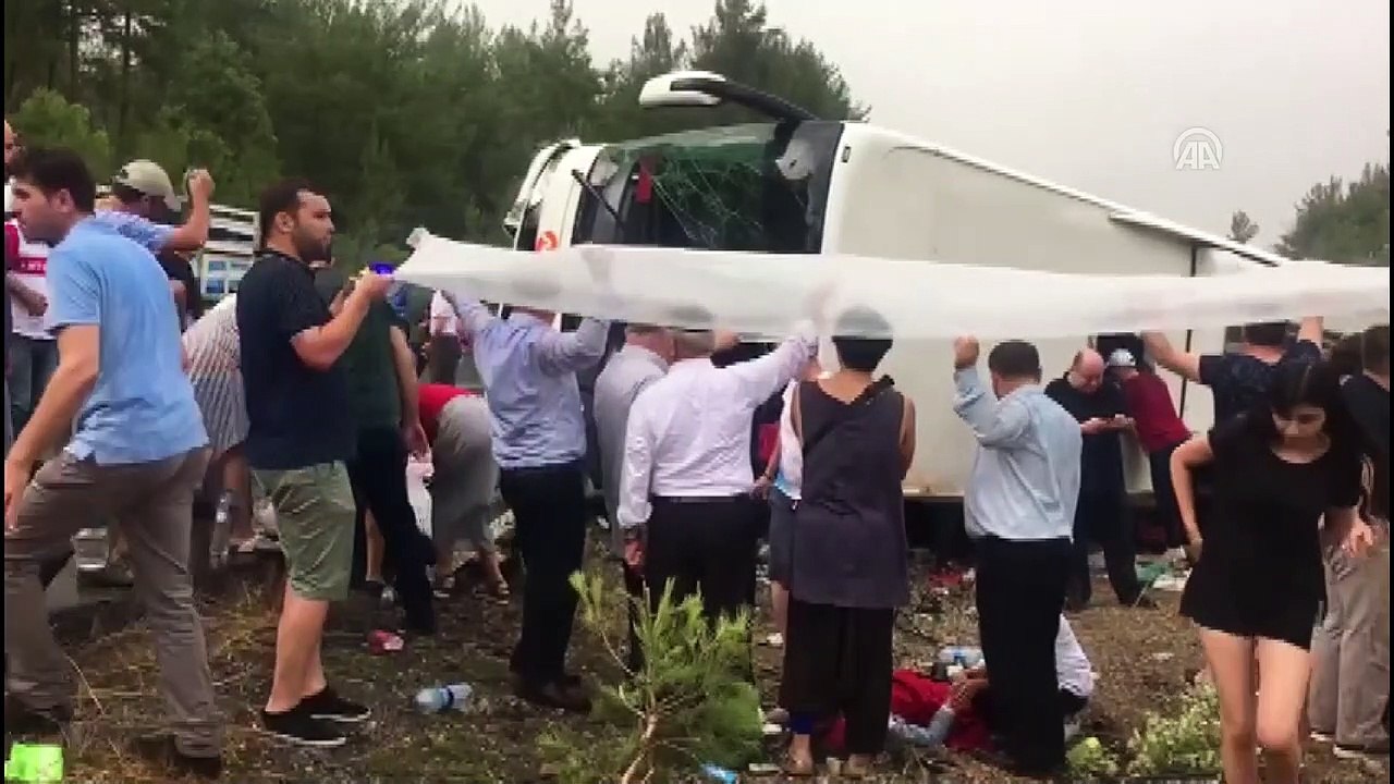 Yolcu otobüsü devrildi: 20 yaralı - ANTALYA
