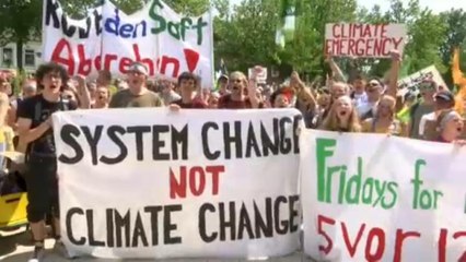 Miles de estudiantes mantienen su lucha para ocupar una mina en Alemania