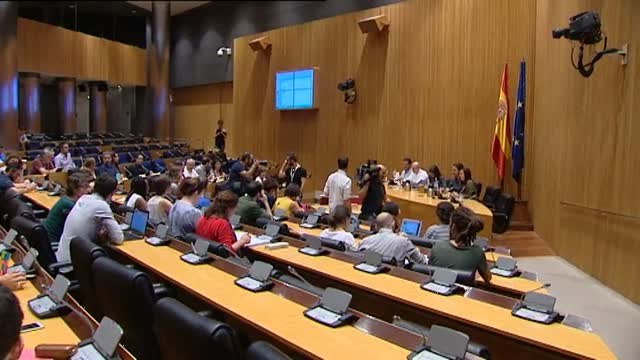 El líder de Podemos Pablo Iglesias y su pareja Irene Montero serán padres de mellizos