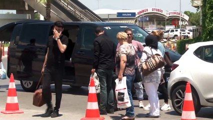 Seçim için şezlonglar boşaldı, iç hatlar dolup taştı