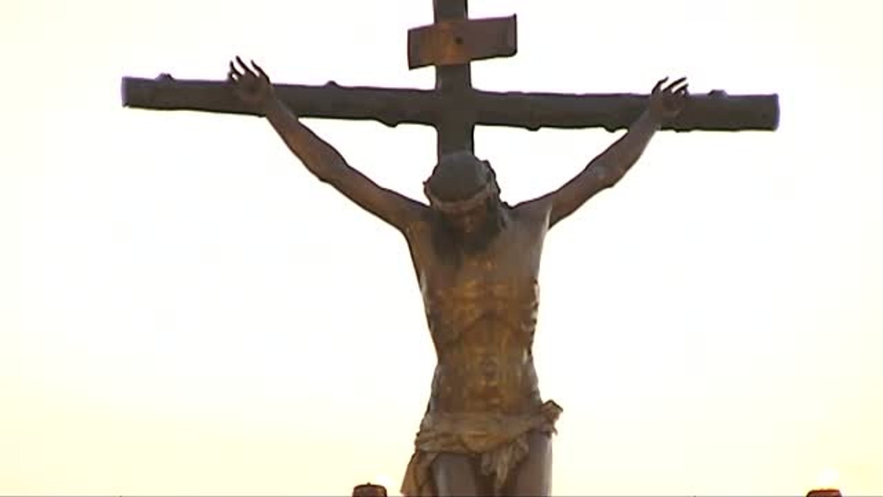 La Legión traslada el Cristo de la Buena Muerte en Málaga