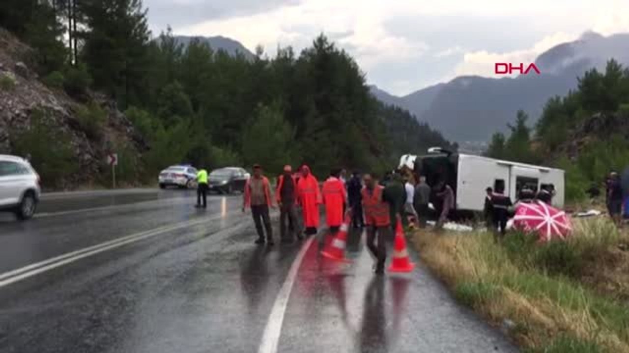ANTALYA Akseki'de yolcu otobüsü devrildi: 25 yaralı