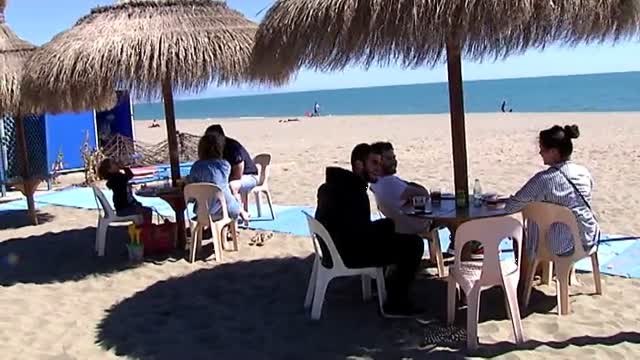 Los chiringuitos de playa ya están preparado para la Semana Santa