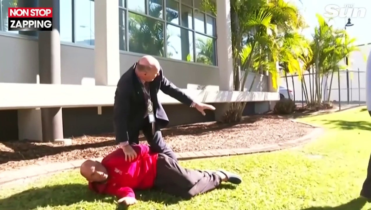 Australie : un chef de police s'arrête en plein interview... pour tacler un fuyard (vidéo)