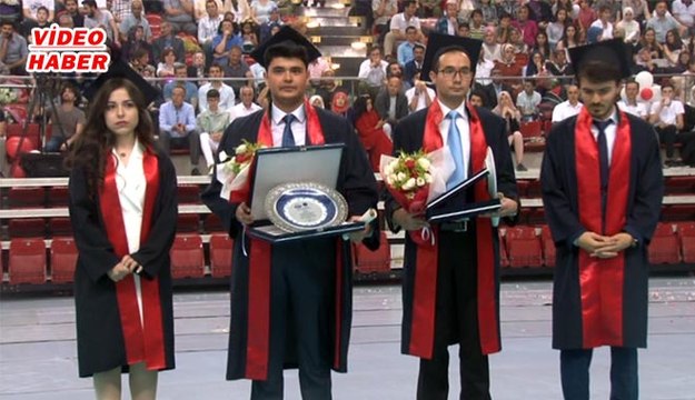 (22 Haziran 2019) GENÇ HUKUKÇULAR’IN MEZUNİYET HEYECANI 330 GENÇ HUKUKÇU GERÇEKLEŞTİRİLEN MEZUNİYET TÖRENİ İLE YENİ HAYATLARINA UĞURLANDI