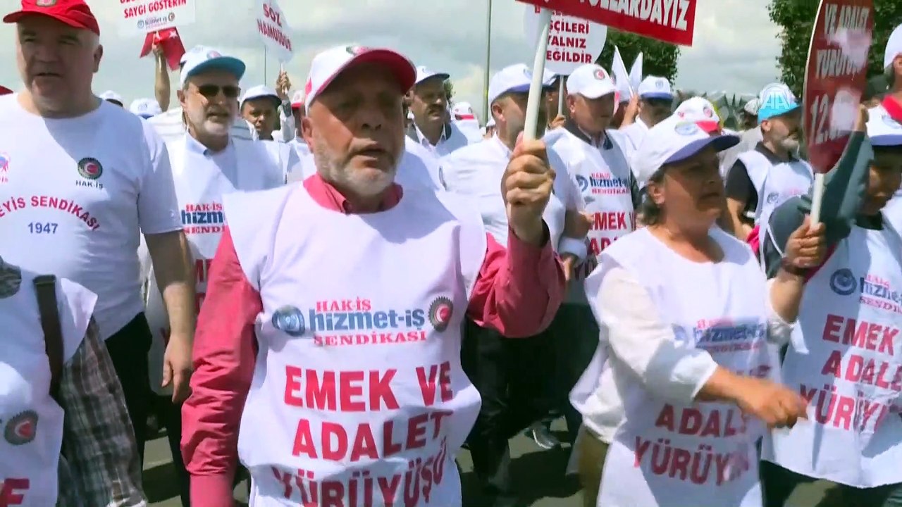 HAK-İŞ Genel Başkanı Arslan, CHP Genel Merkezine siyah çelenk bıraktı - ANKARA