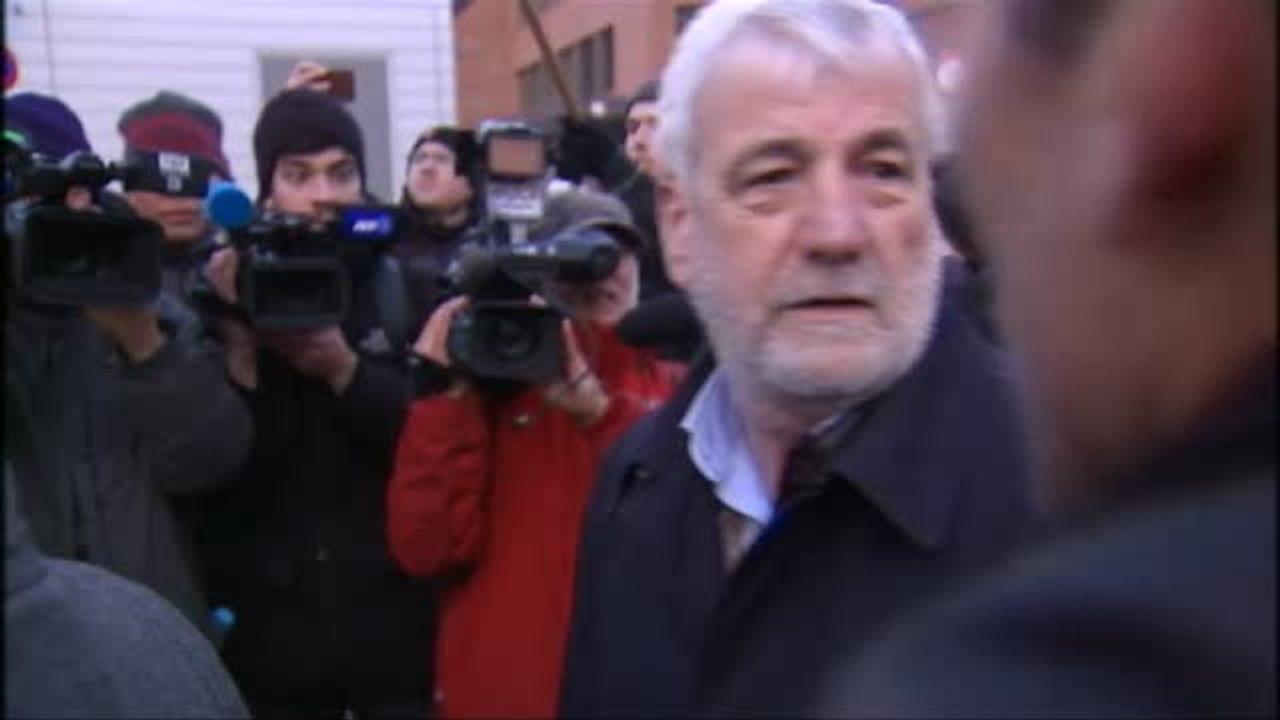 Gritos de "¡Puigdemont, no estás solo!" frente a la prisión de Neumünster