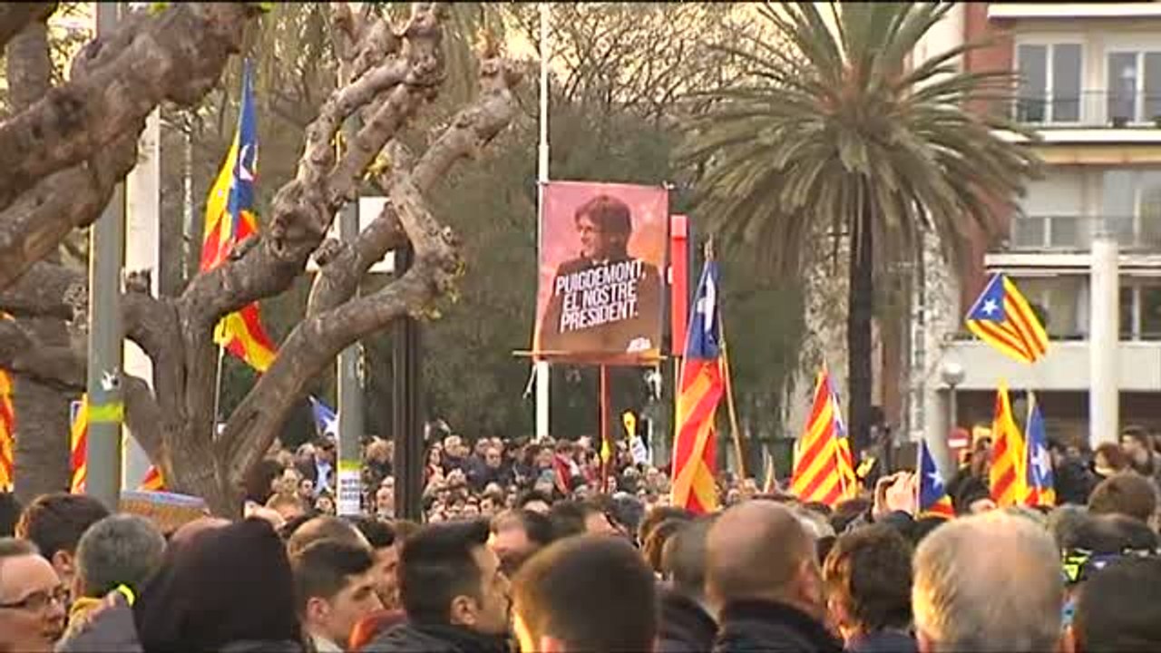 Alrededor de 55.000 personas se manifiestan pacíficamente ante el Consulado alemán en Barcelona