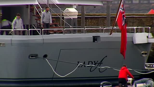 Varios yates de lujo se refugian del temporal en la Ría de Vigo