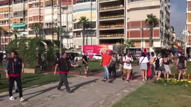 LGBTİ yürüyüşüne polis müdahalesi