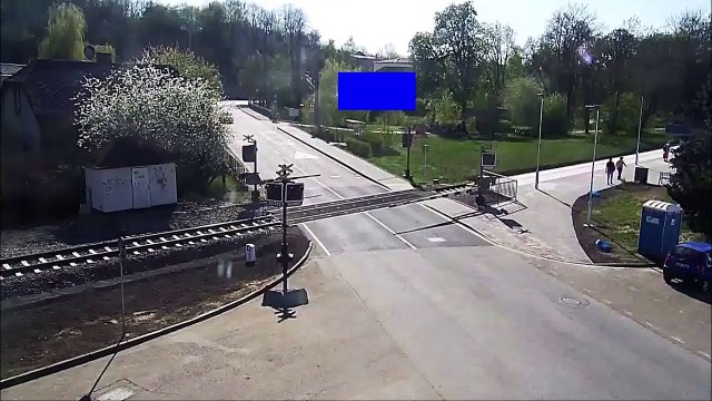 Héros du jour, il sauve un motard qui se retrouve KO à un passage à niveau