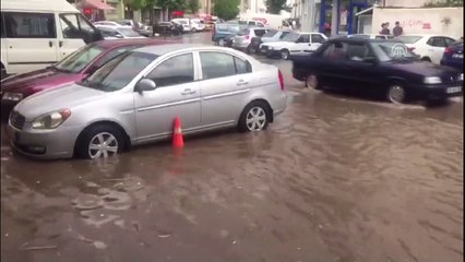 Kuvvetli sağanak hayatı olumsuz etkiledi - SİVAS