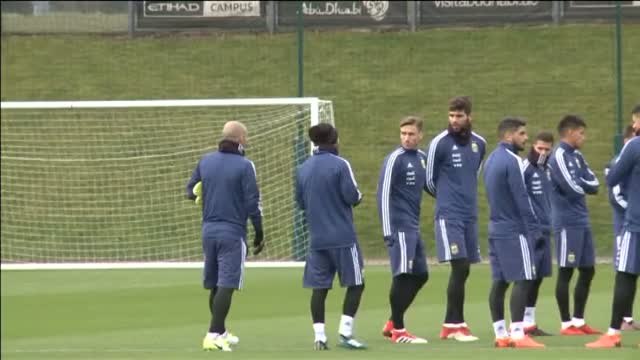 Messi se incorpora a los entrenamientos con Argentina para preparar el amistoso contra Italia