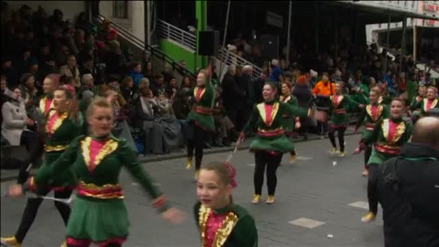 Dublín se tiñe de verde y miles de irlandeses disfrutan del Día de San Patricio