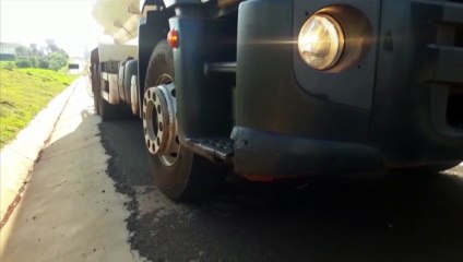 Carro e caminhão batem na BR-277