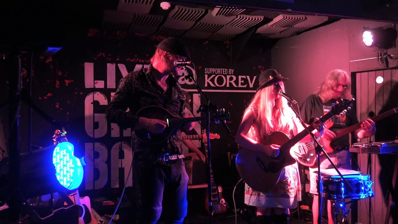 20-06-19 at the Grain Barge The Hard Rain Band pt 2