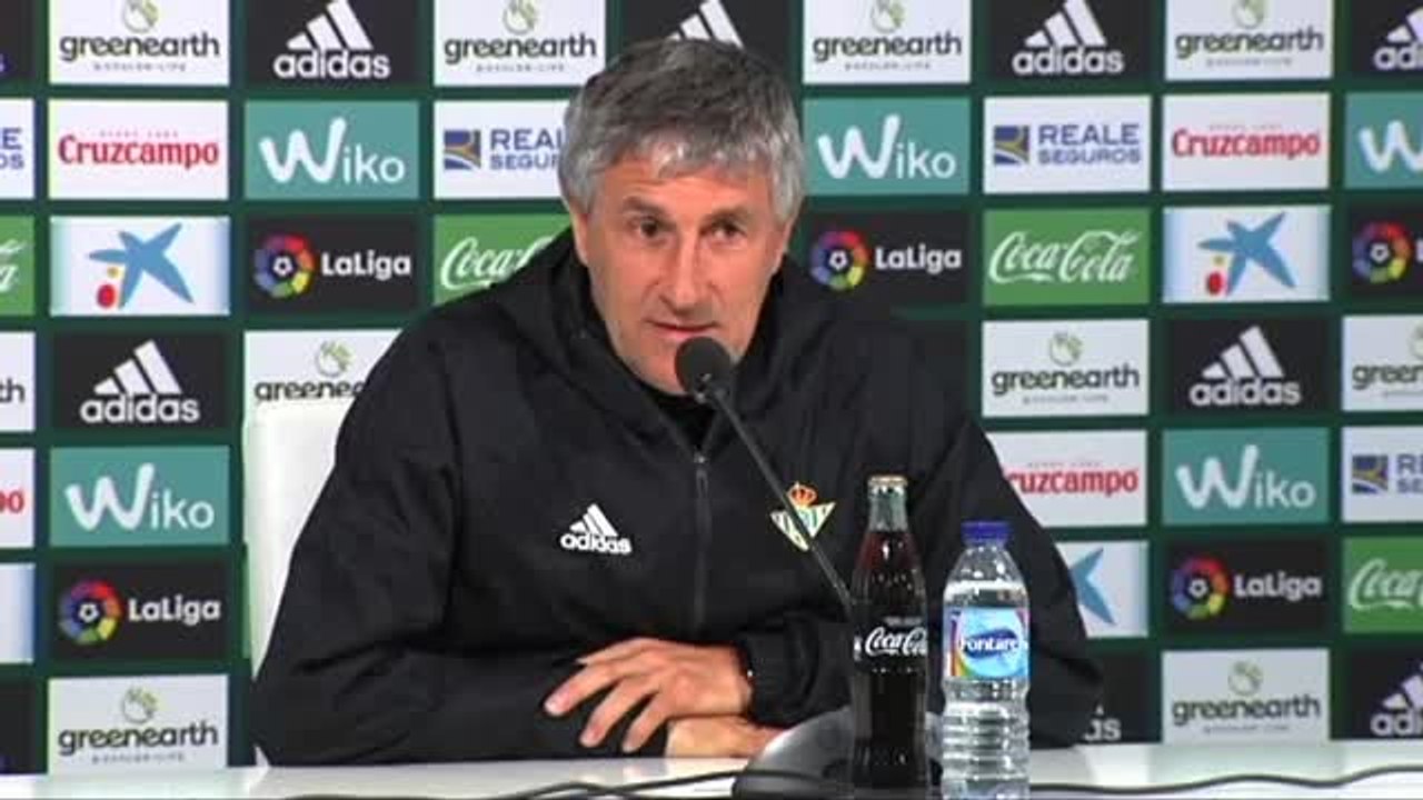 Setién respecto a los cánticos del Sevilla: "uno gana más siendo humilde que dando muestras de cierta soberbia"