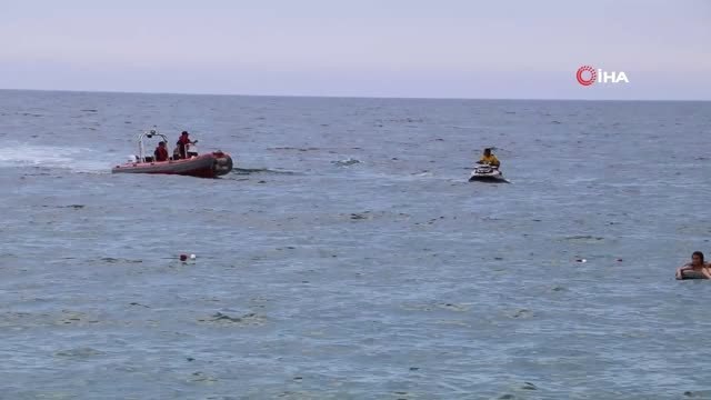 Boğuldu sanılan yaşlı adam, kıyıya indiğinde zafer pozu verip: 'Bunlar işe yeni başlamış dedi