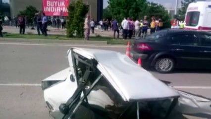 Ortadan ikiye ayrılan otomobilde ölen 2 kişinin kimlikleri belli oldu