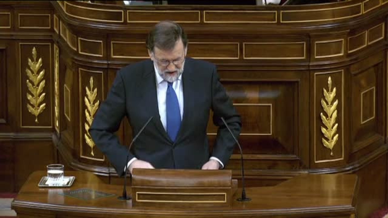 Rajoy recuerda a Gabriel antes de comenzar el debate por las pensiones