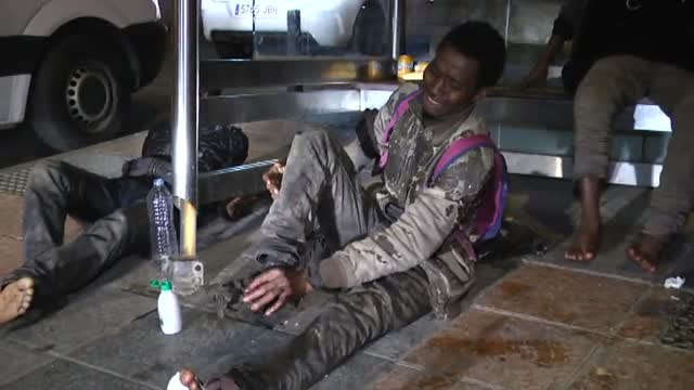 Un nuevo salto a la valla de Ceuta se salda con cuatro subsaharianos heridos