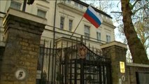 El Reino Unido responde al envenenamiento de un exespía ruso expulsando a 23 diplomáticos del Kremlin