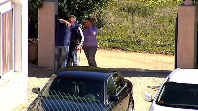 El padre de Gabriel recibe numerosas visitas de apoyo en la casa familiar