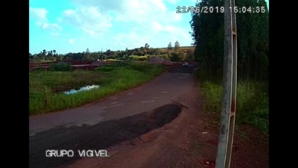 Câmera mostra momento que veículo cai em valeta no Lago Azul
