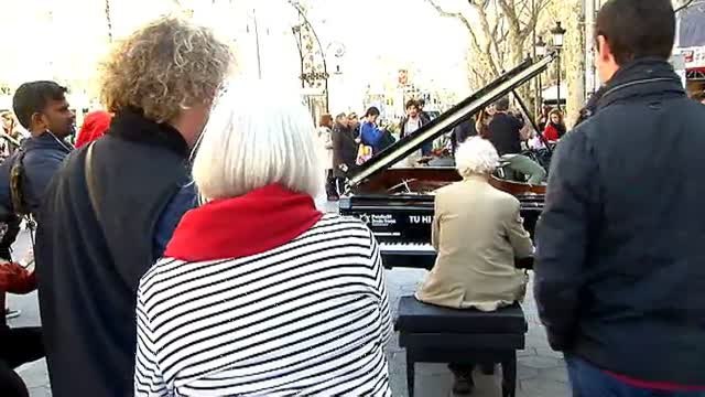 Los pianos invaden las calles de Barcelona con motivo del concurso María Canals