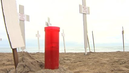 Mausoleo por las víctimas de la violencia machista en la playa de Vinaroz (Castellón)