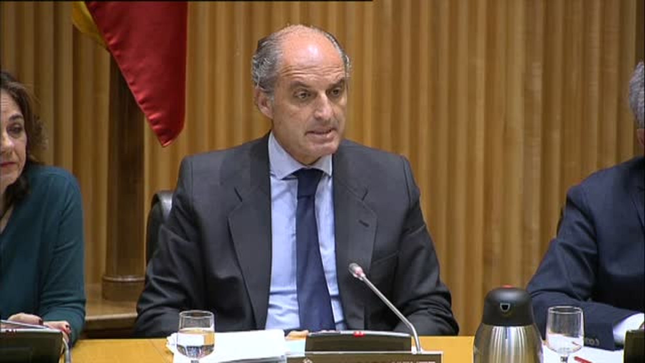 Camps niega las acusaciones de Ricardo Costa y dice que se siente apoyado por Rajoy