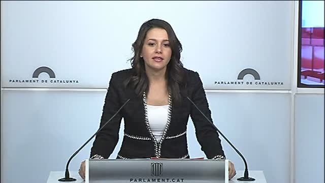 Inés Arrimadas: Puigdemont ordena y Torrent ejecuta