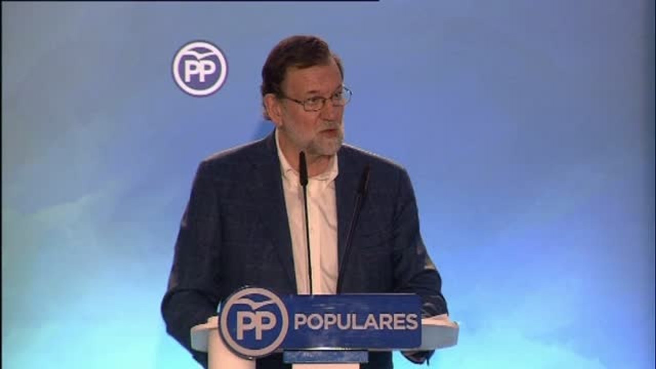 Rajoy dice que no acepta "lecciones" del PSOE en materia de pensiones