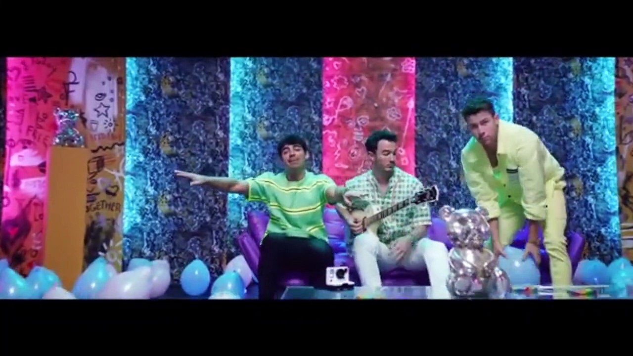 Sebastián Yatra sorprende con su nuevo sencillo, 'Runaway'