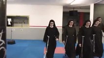 Unas monjas polacas se convierten en auténticas boxeadoras por una buena causa