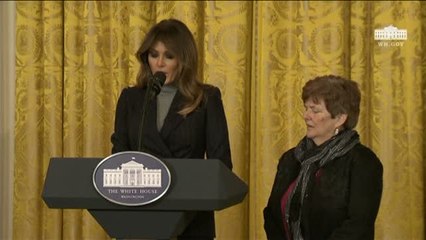 Melania conmovida por el drama de los opiáceos