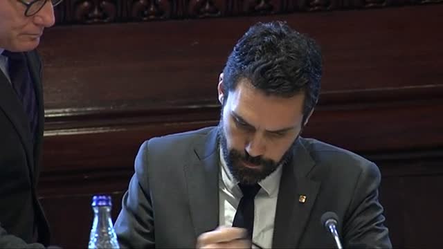 El Parlament legitima a Puigdemont sin ratificar la DUI