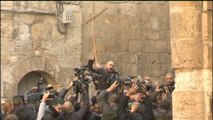 Numerosos manifestantes se concentran a las puertas del Santo Sepulcro de Jerusalén en forma de protesta