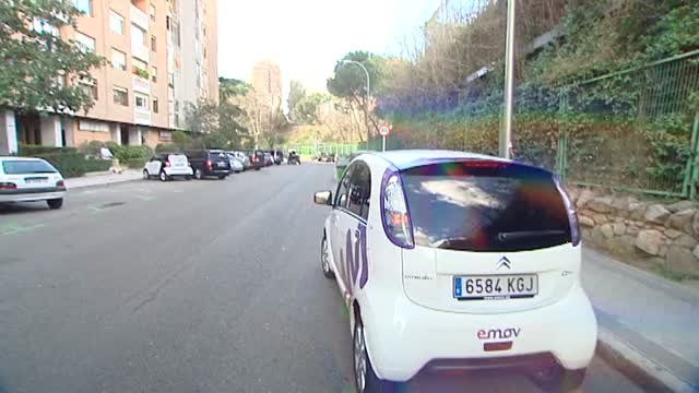 Coches y motos de alquiler eliminan de la circulación a unos diez vehículos particulares