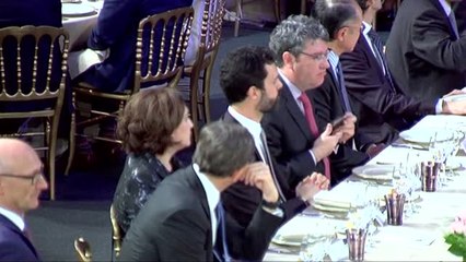 Homenaje a la incomunicación