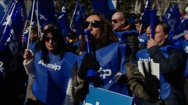 Los funcionarios de prisiones de toda España exigen la equiparación salarial