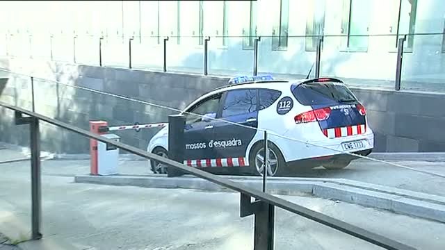 Declaran ante el juez los detenidos por encadenarse a las puertas del TSJC