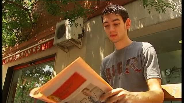 Los jóvenes españoles tienen más temporalidad y se van más tarde de casa que los europeos