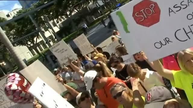 La matanza de Florida reaviva el debate sobre las armas en Estados Unidos