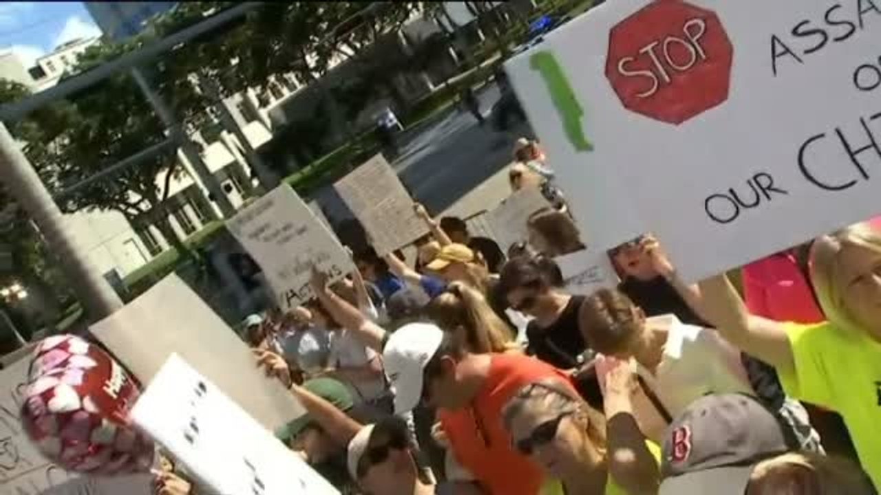 La matanza de Florida reaviva el debate sobre las armas en Estados Unidos