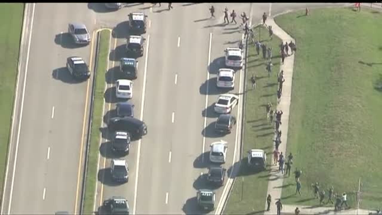 Donald Trump hace oídos sordos al debate sobre las armas en Estados Unidos